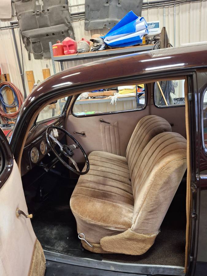 Ford-model-78-quotslantbackquot-1937-brown-4