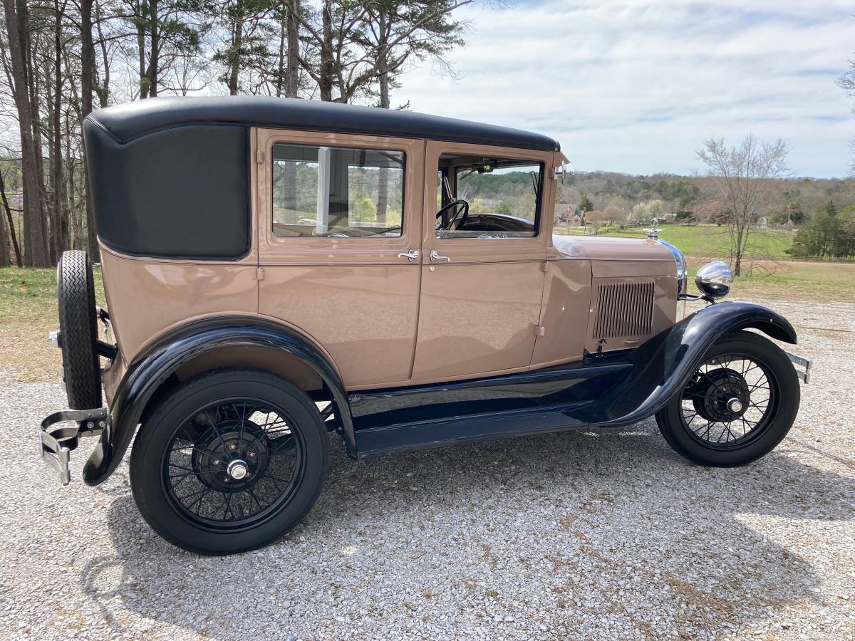 Ford-model-a-1929-brown-11