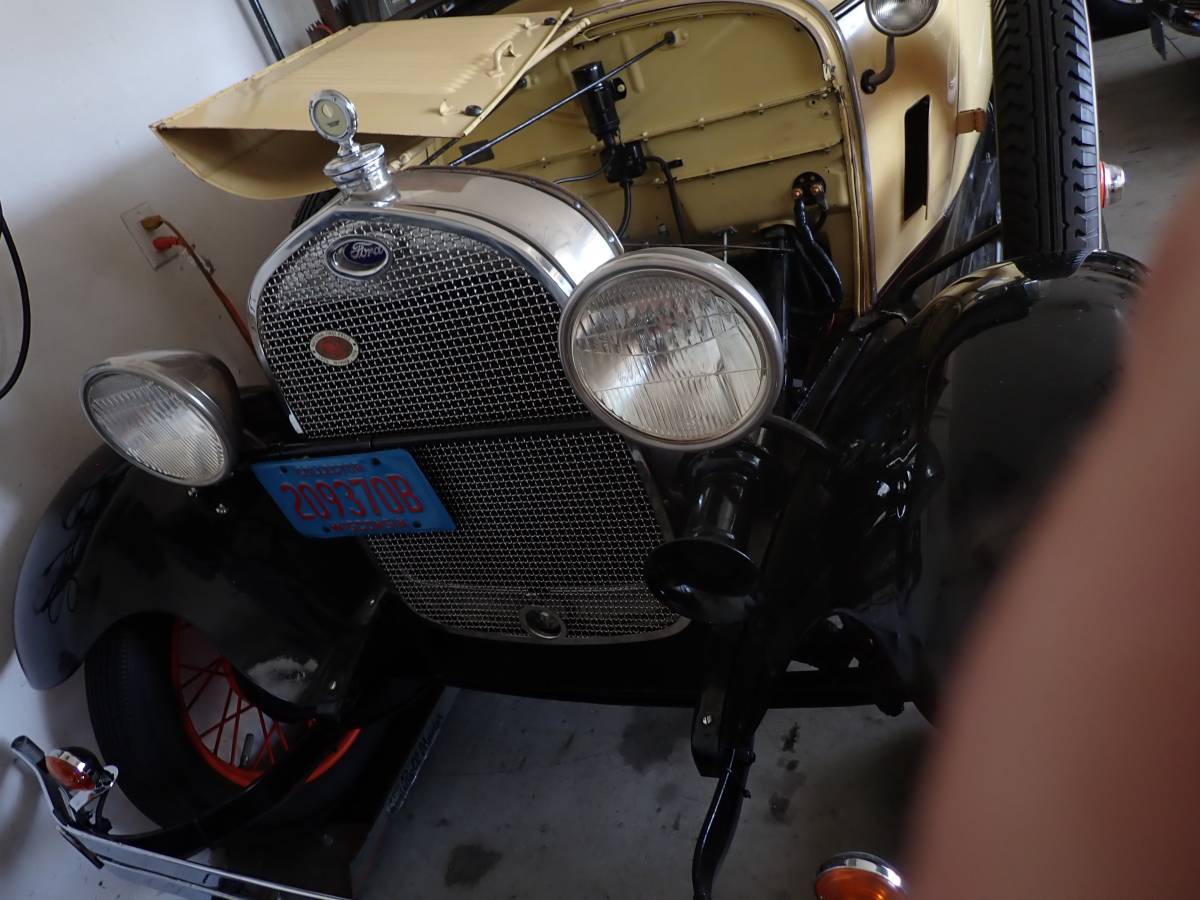 Ford-model-a-1929-yellow-10