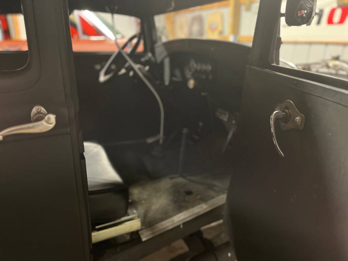 Ford-model-a-1931-black-10