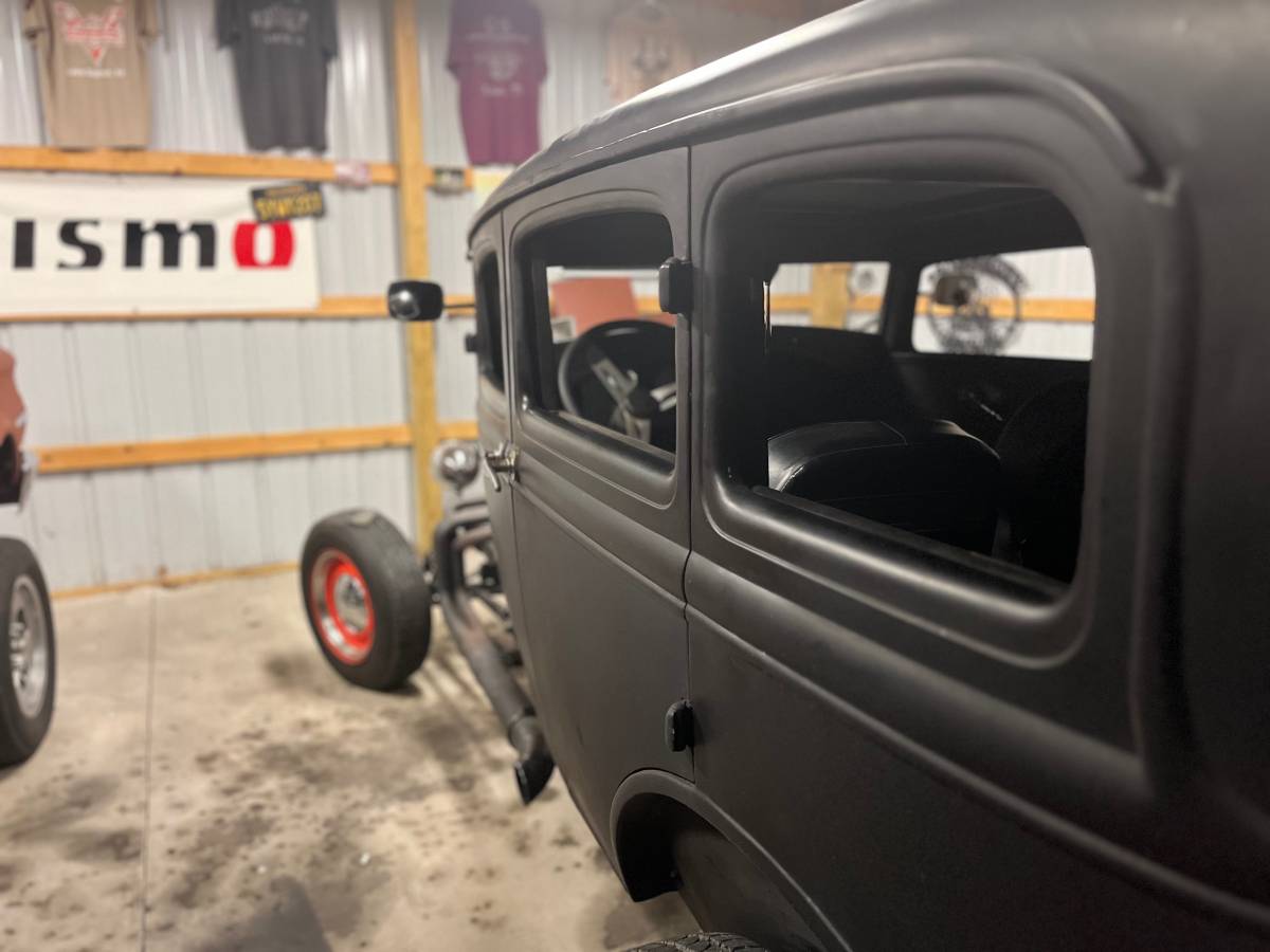 Ford-model-a-1931-black-3