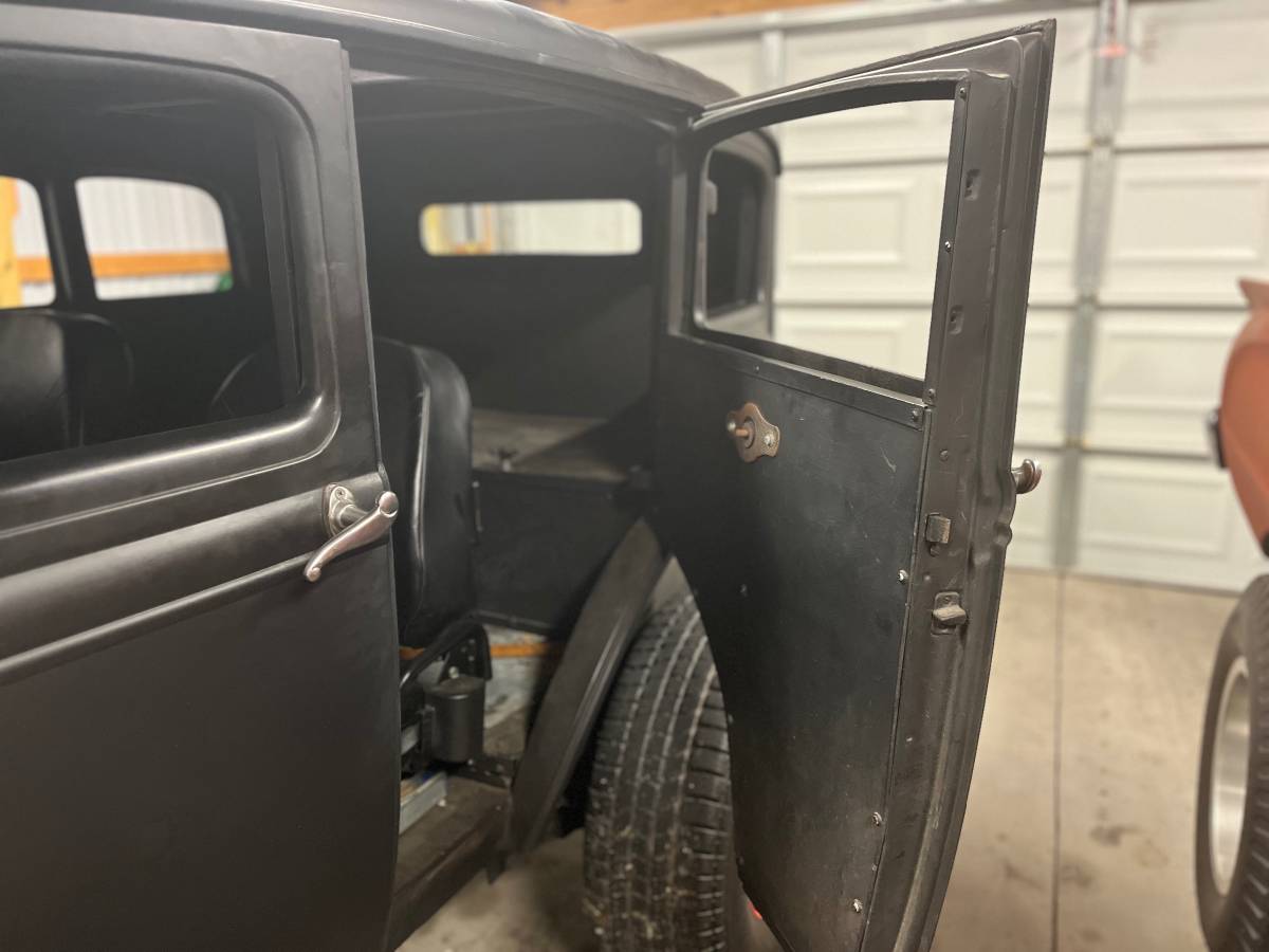 Ford-model-a-1931-black-8