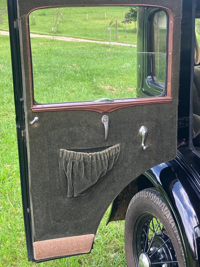 Ford-model-a-sedan-1930-black-12