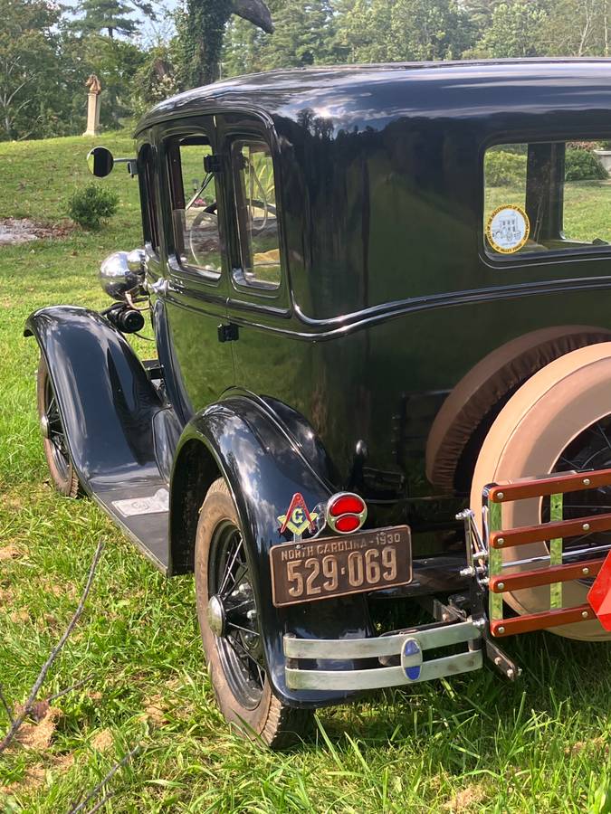 Ford-model-a-sedan-1930-black-3