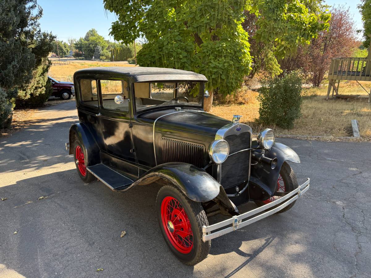 Ford-model-a-tudor-1930-black-15