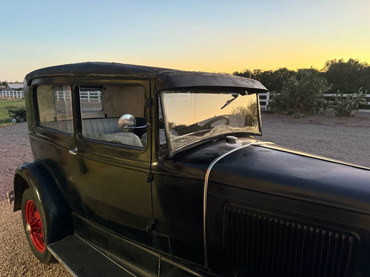 Ford-model-a-tudor-1930-black-17