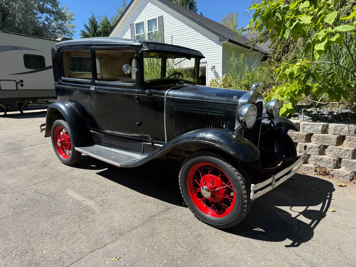 Ford-model-a-tudor-1930-black-2