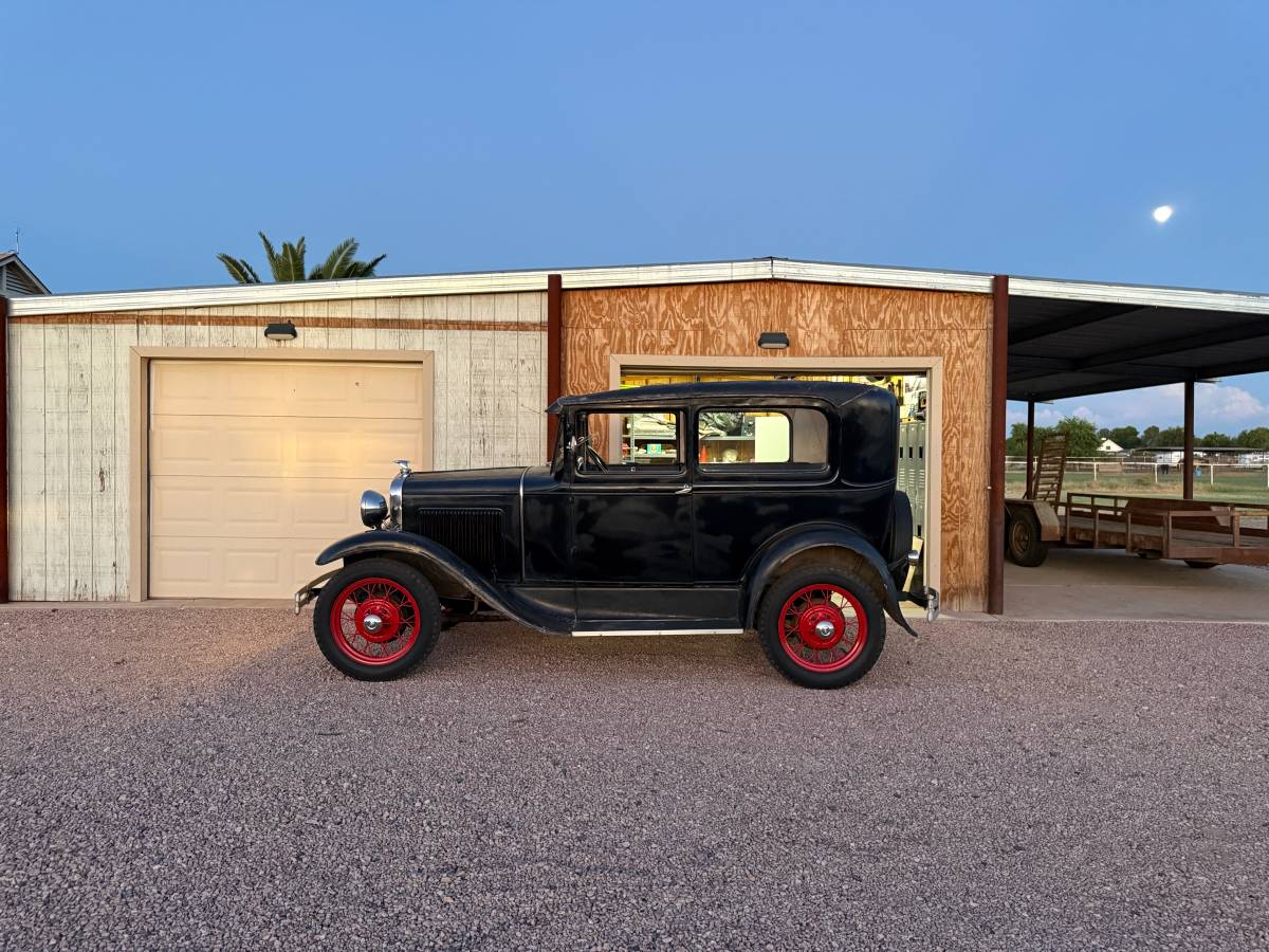 Ford-model-a-tudor-1930-black-20