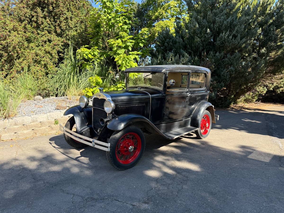 Ford-model-a-tudor-1930-black-3