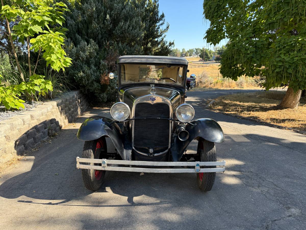 Ford-model-a-tudor-1930-black-4