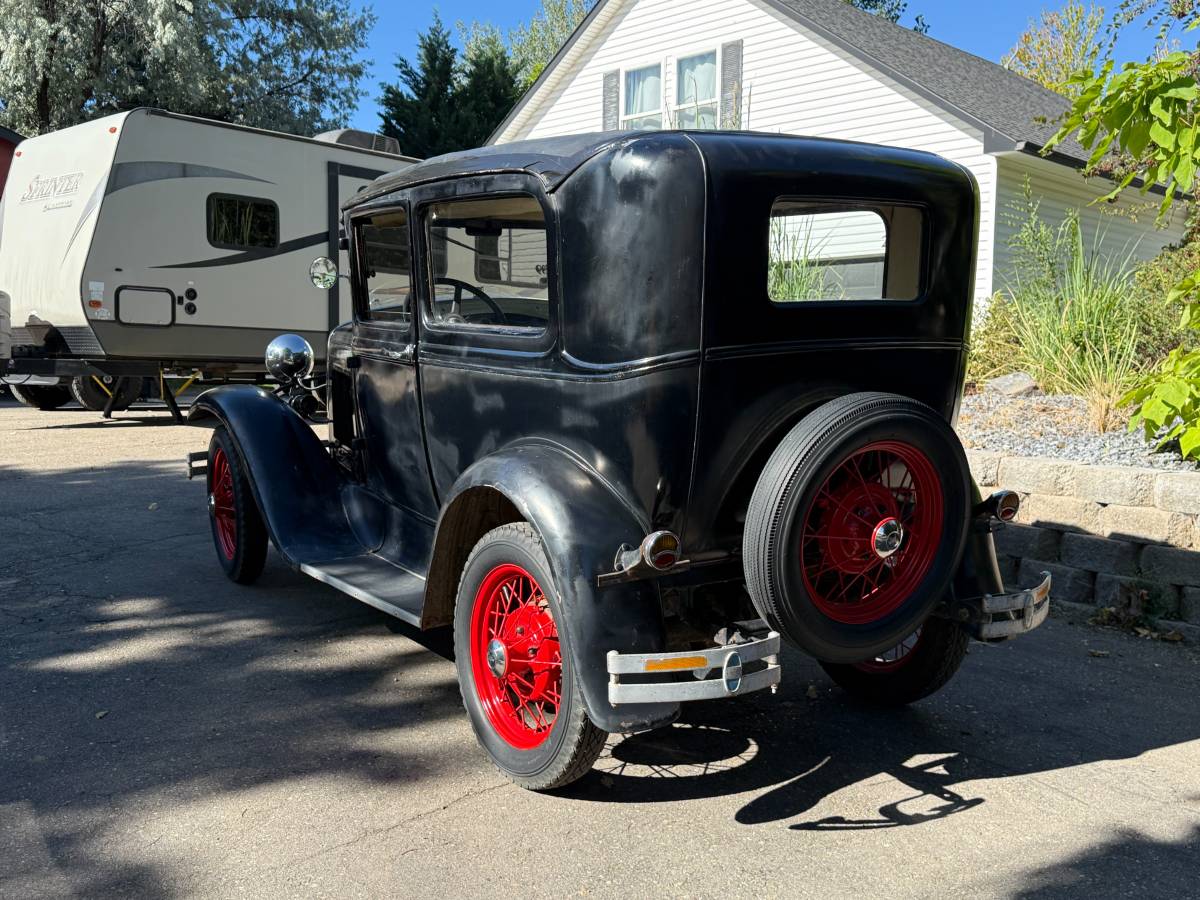 Ford-model-a-tudor-1930-black-5