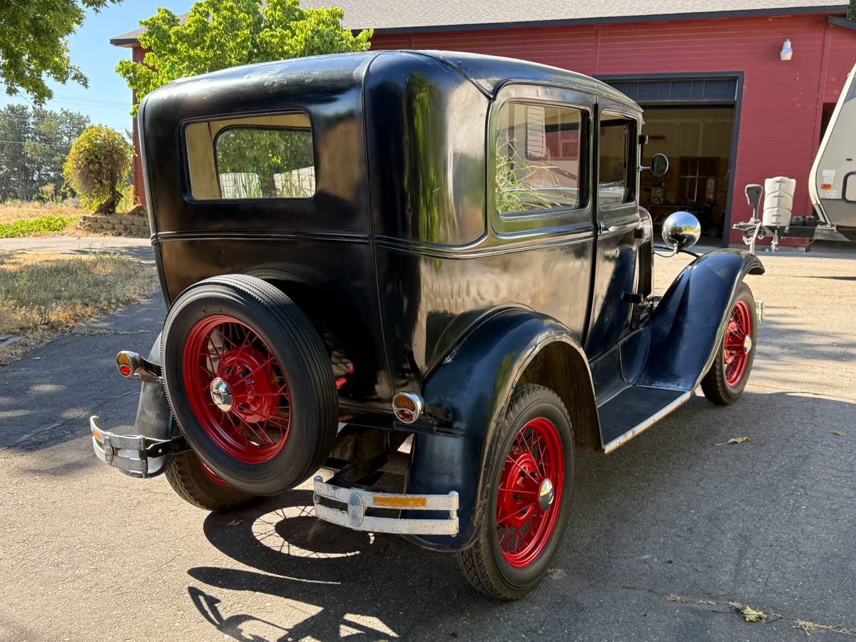 Ford-model-a-tudor-1930-black-6