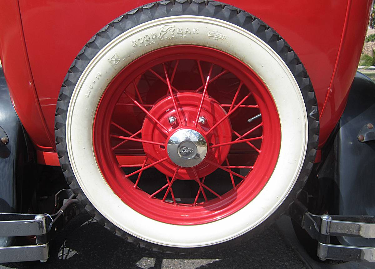 Ford-model-a-tudor-sedan-1930-red-21