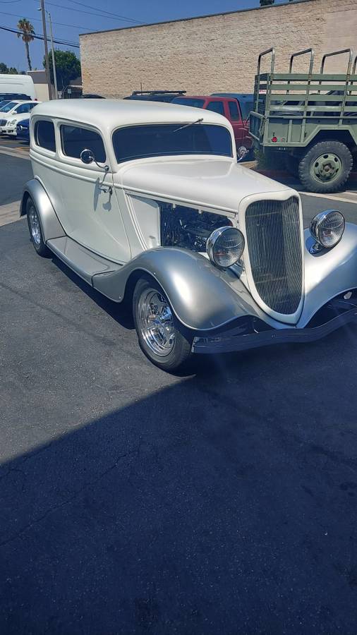 Ford-model-b-1933-white-3