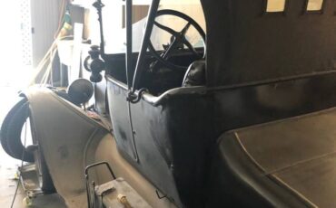 Ford-model-t-1917-black-2