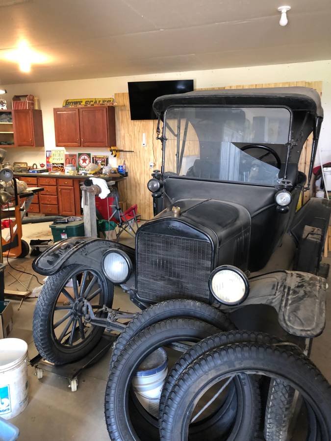 Ford-model-t-1917-black-3