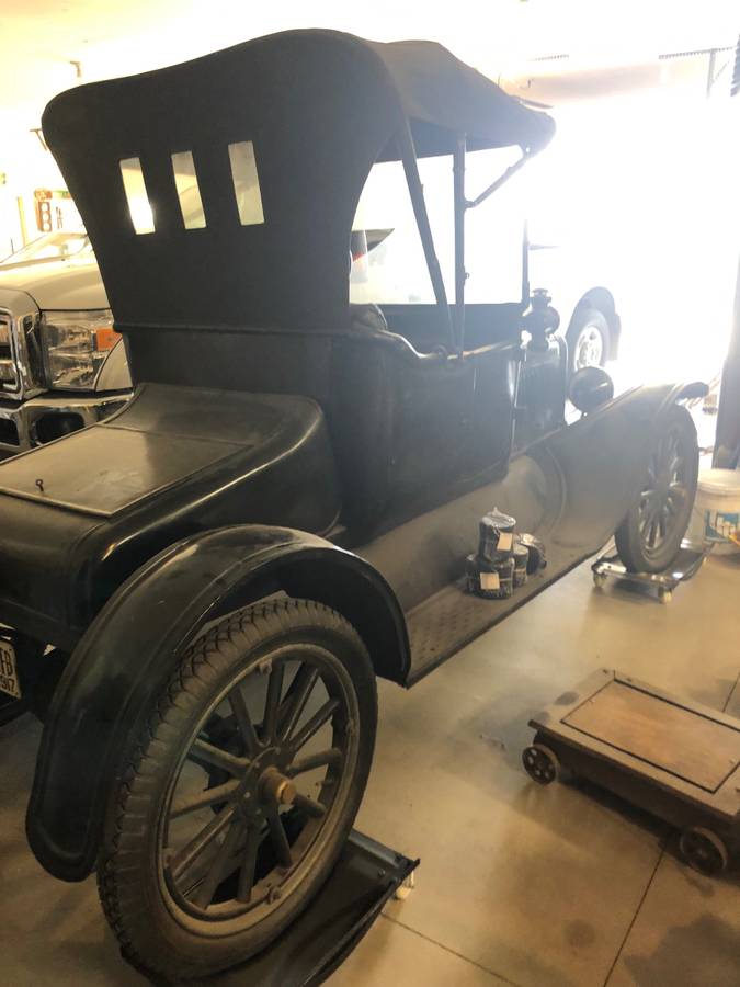Ford-model-t-1917-black-4