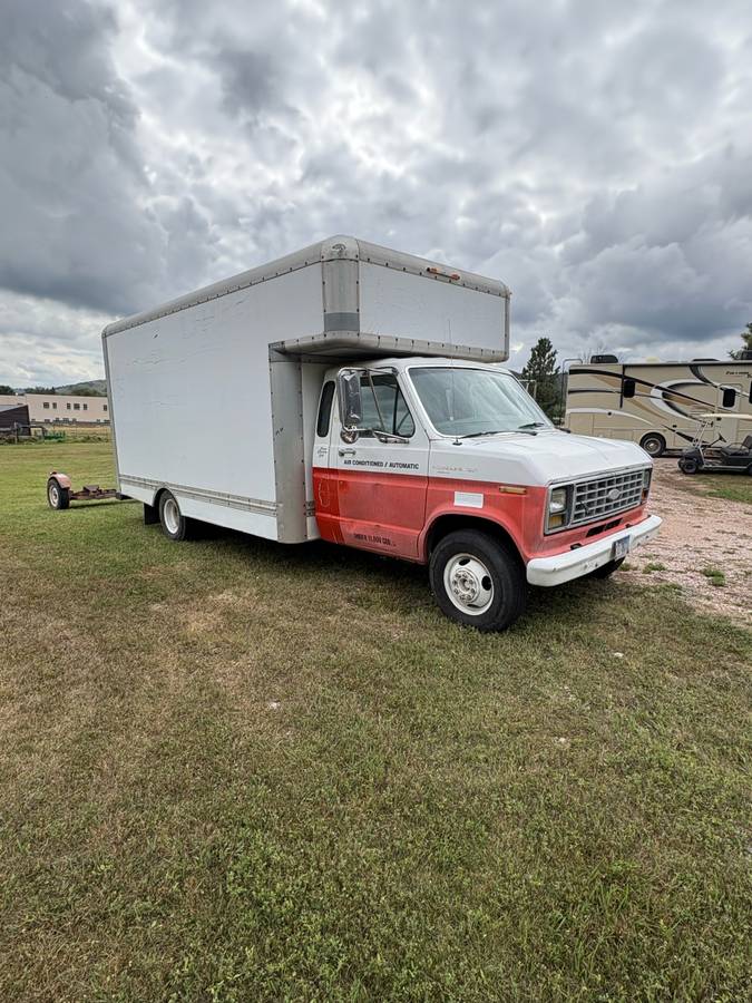 Ford-moving-van-diesel-1990-red-1