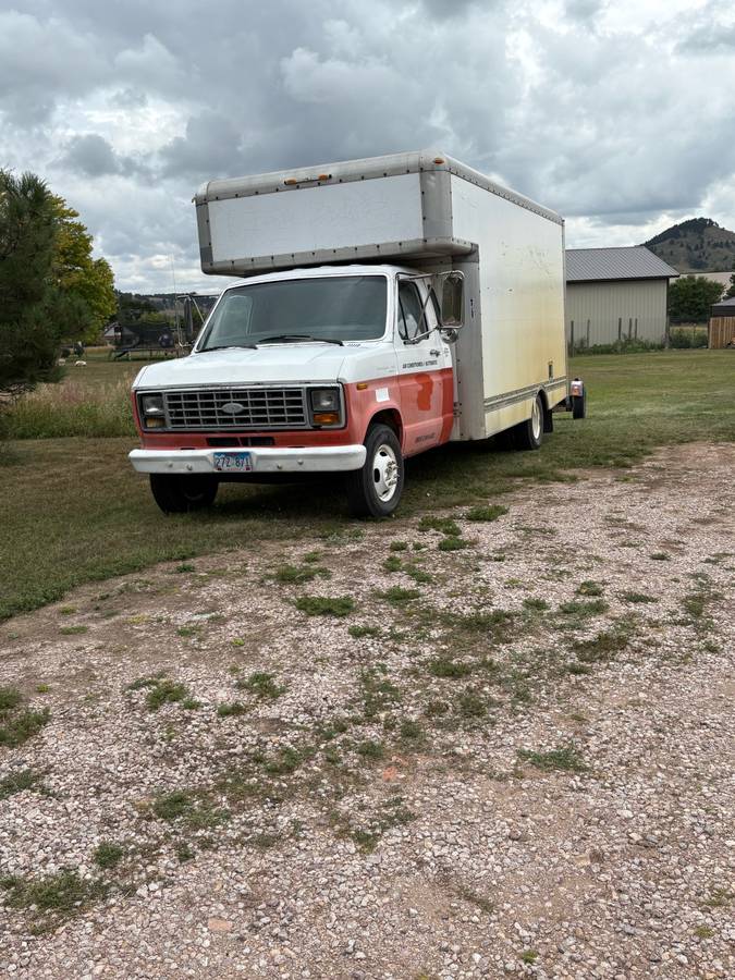 Ford-moving-van-diesel-1990-red
