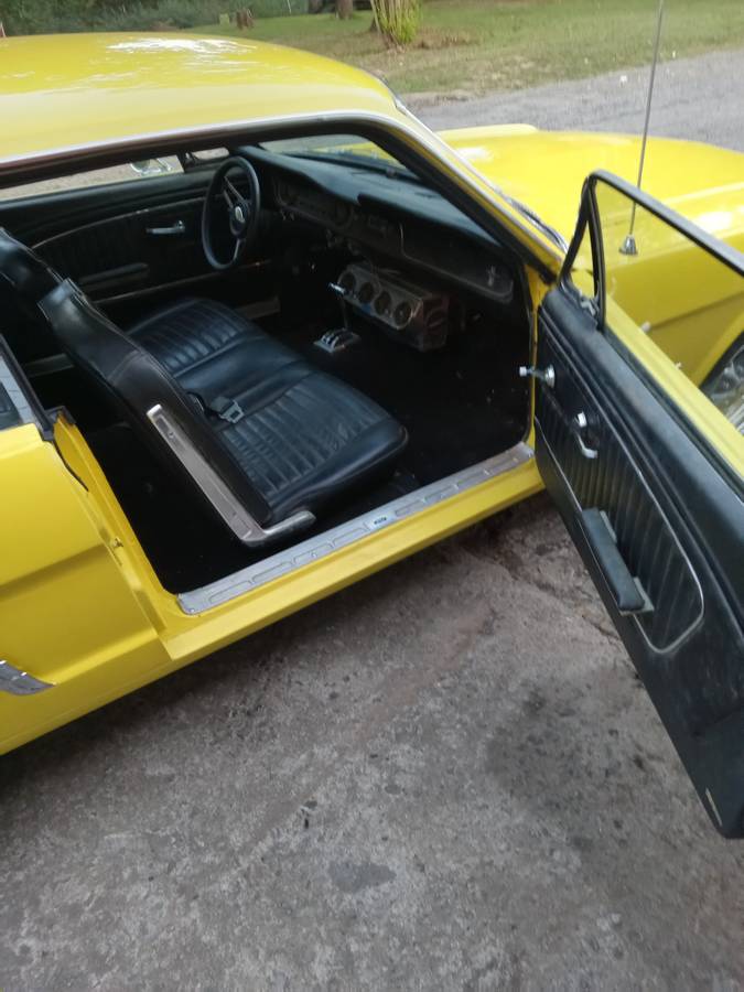 Ford-mustang-1965-yellow-2
