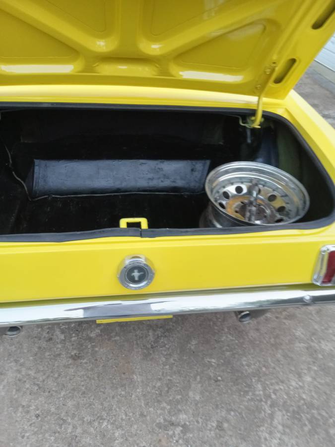 Ford-mustang-1965-yellow-8