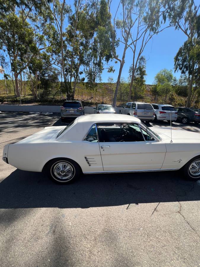Ford-mustang-1966-white-4