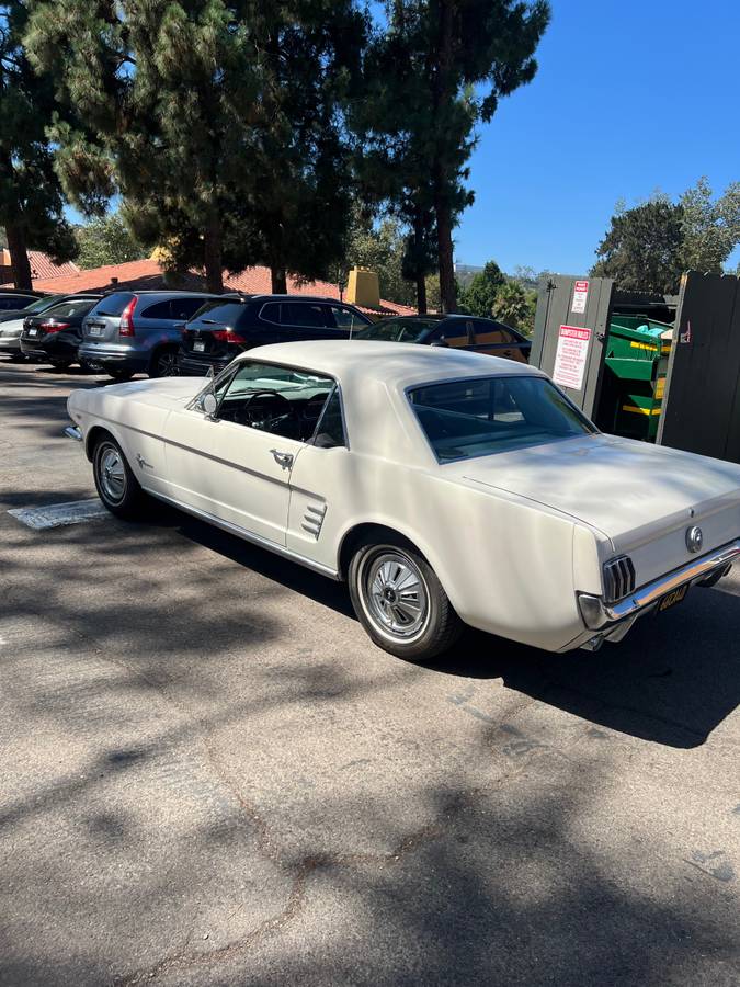 Ford-mustang-1966-white-8
