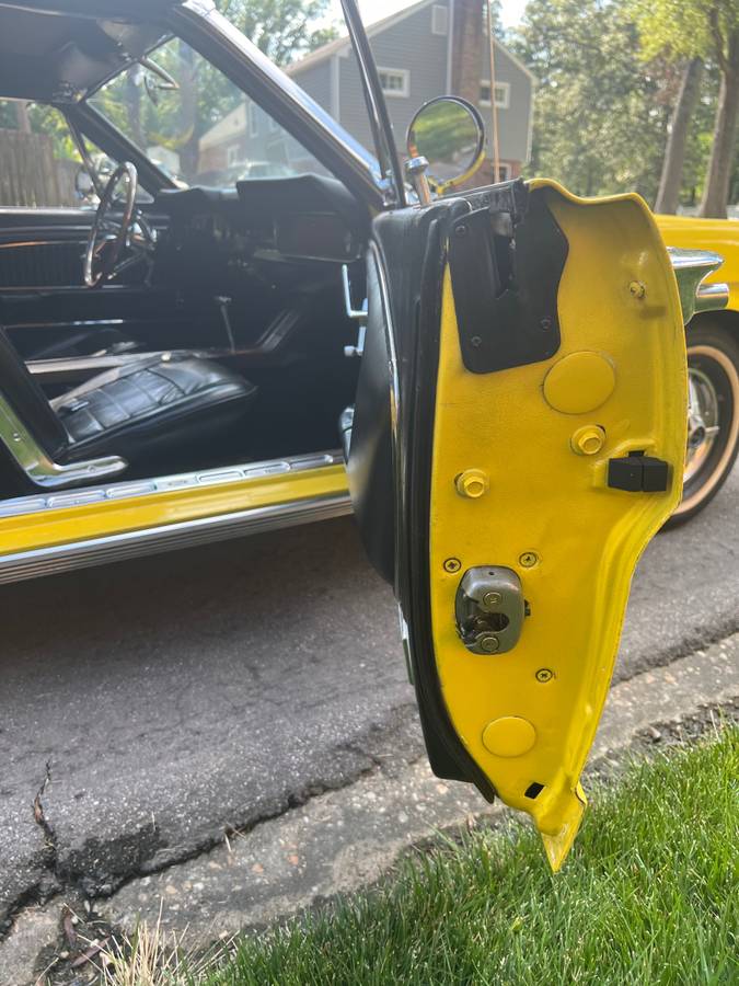 Ford-mustang-1966-yellow-7