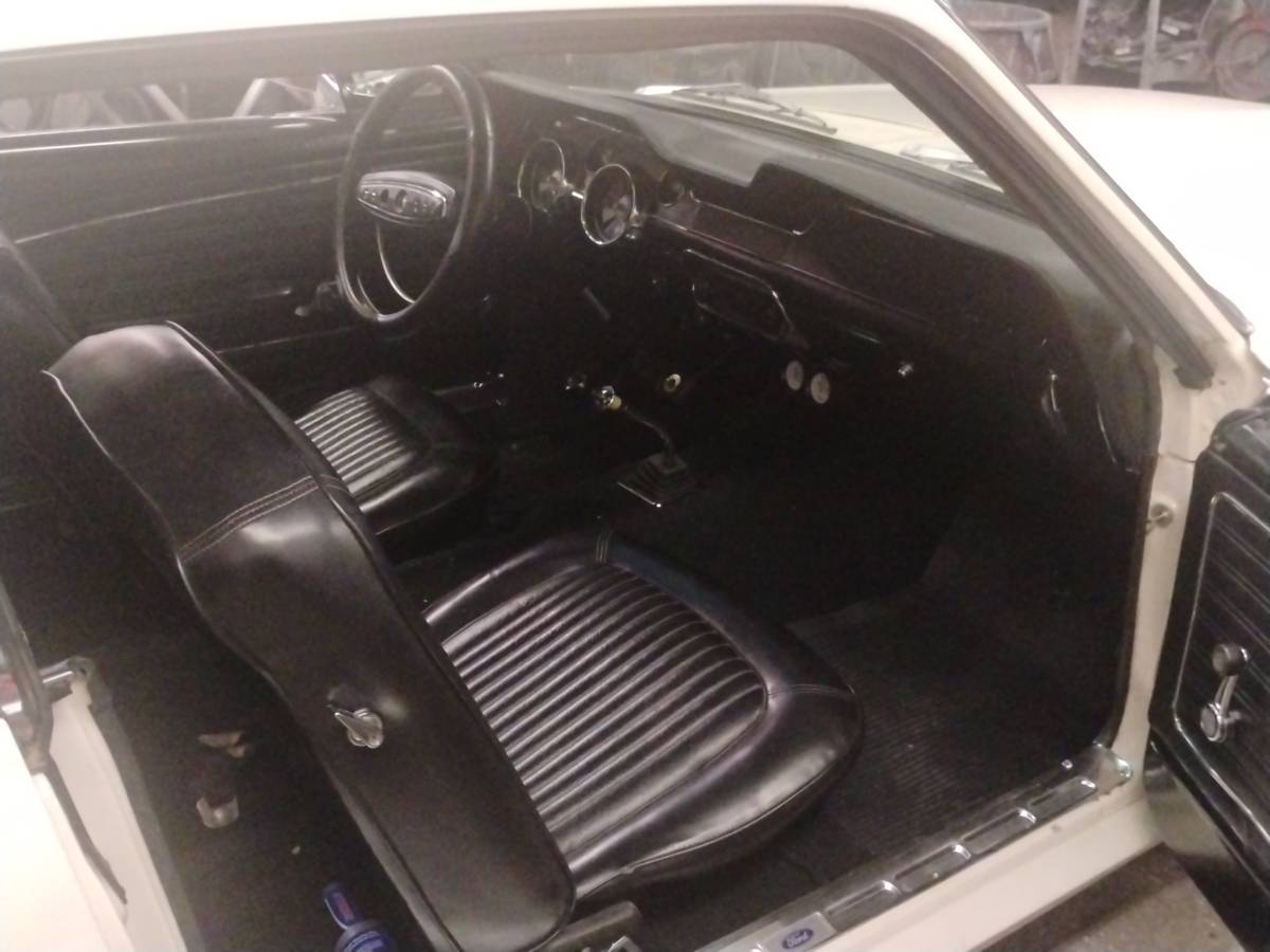 Ford-mustang-1968-white-5