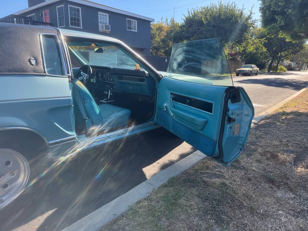 Ford-mustang-1977-blue-11