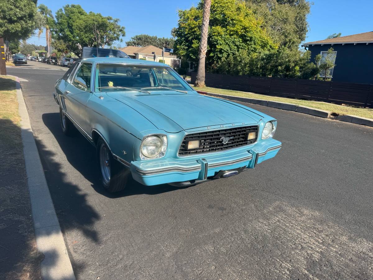 Ford-mustang-1977-blue-2