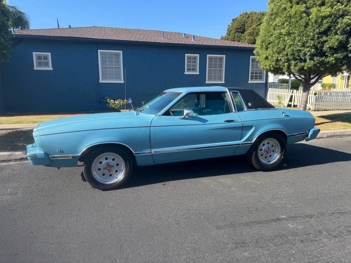 Ford-mustang-1977-blue-3