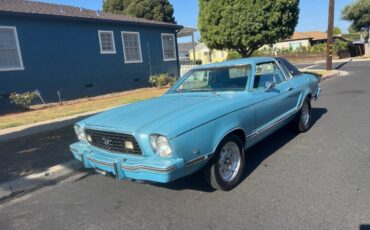 Ford-mustang-1977-blue