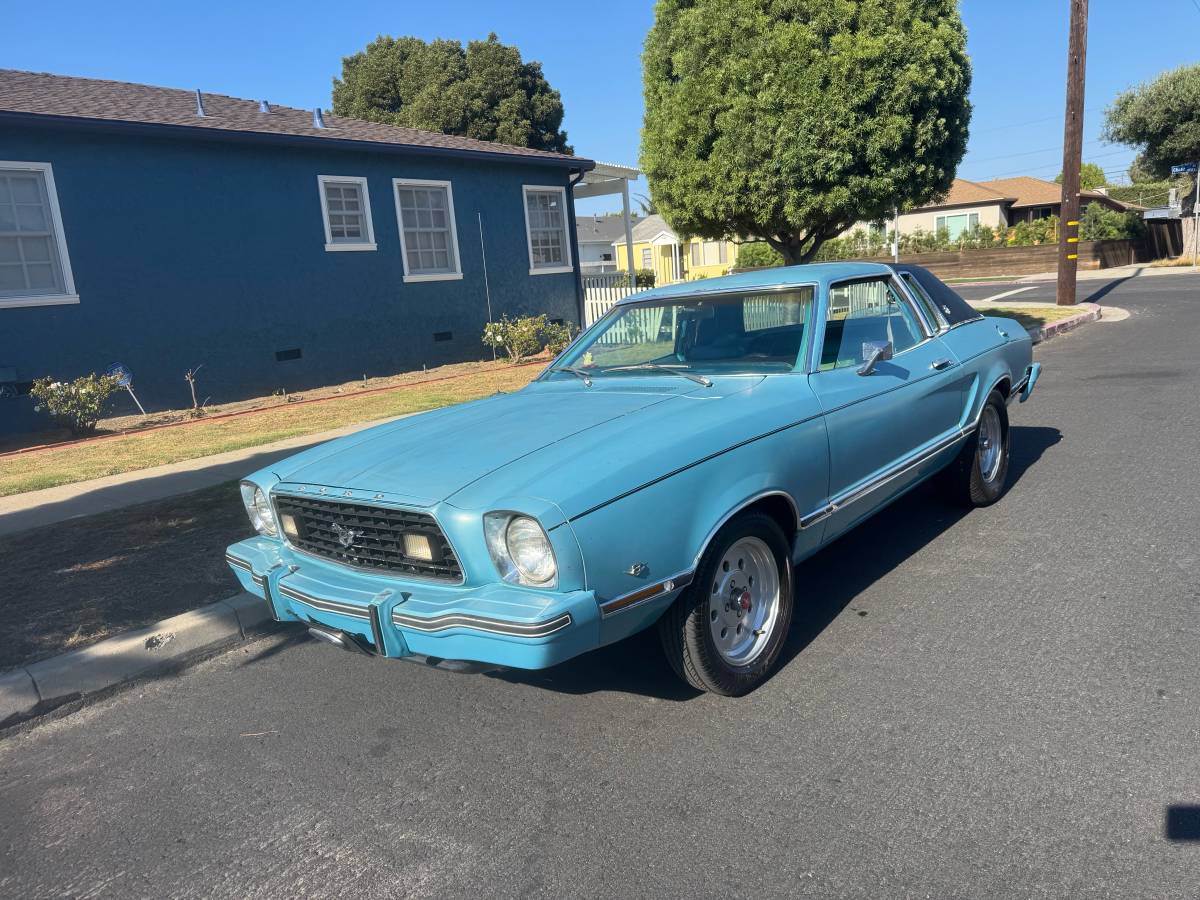 Ford-mustang-1977-blue