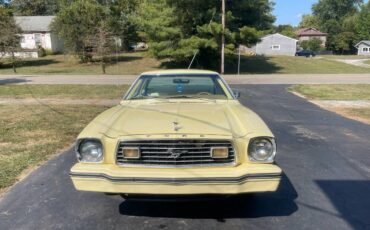 Ford-mustang-1977-yellow-1
