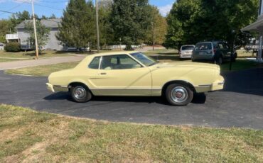 Ford-mustang-1977-yellow-2