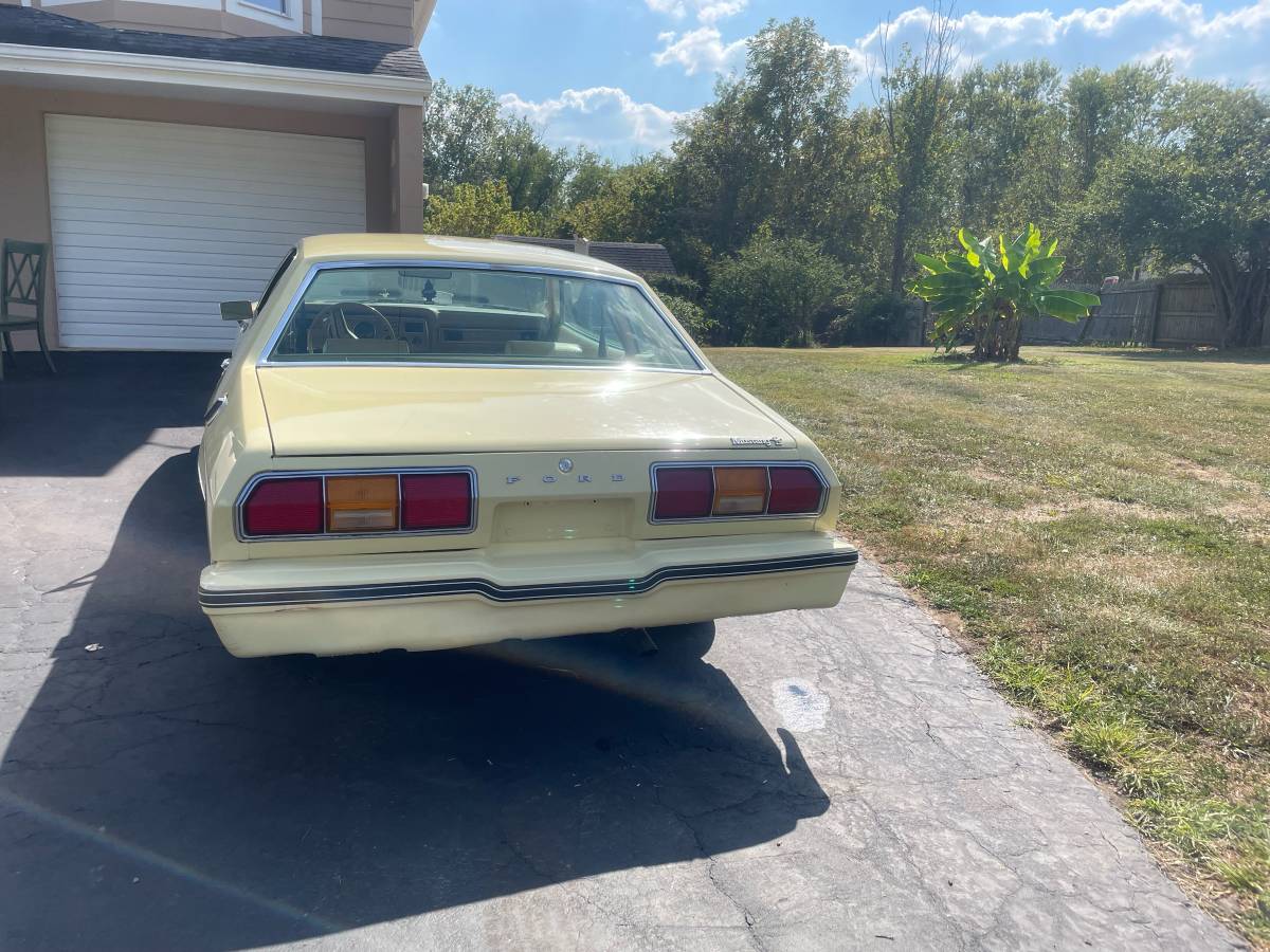 Ford-mustang-1977-yellow-3