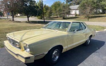 Ford-mustang-1977-yellow