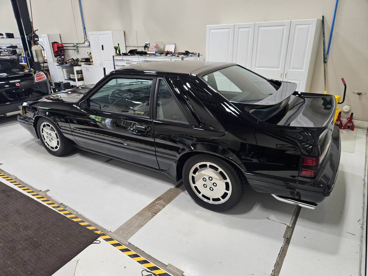 Ford-mustang-1984-black-1