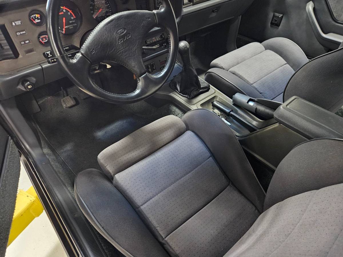 Ford-mustang-1984-black-3