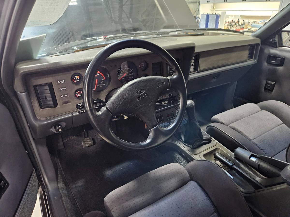 Ford-mustang-1984-black-4