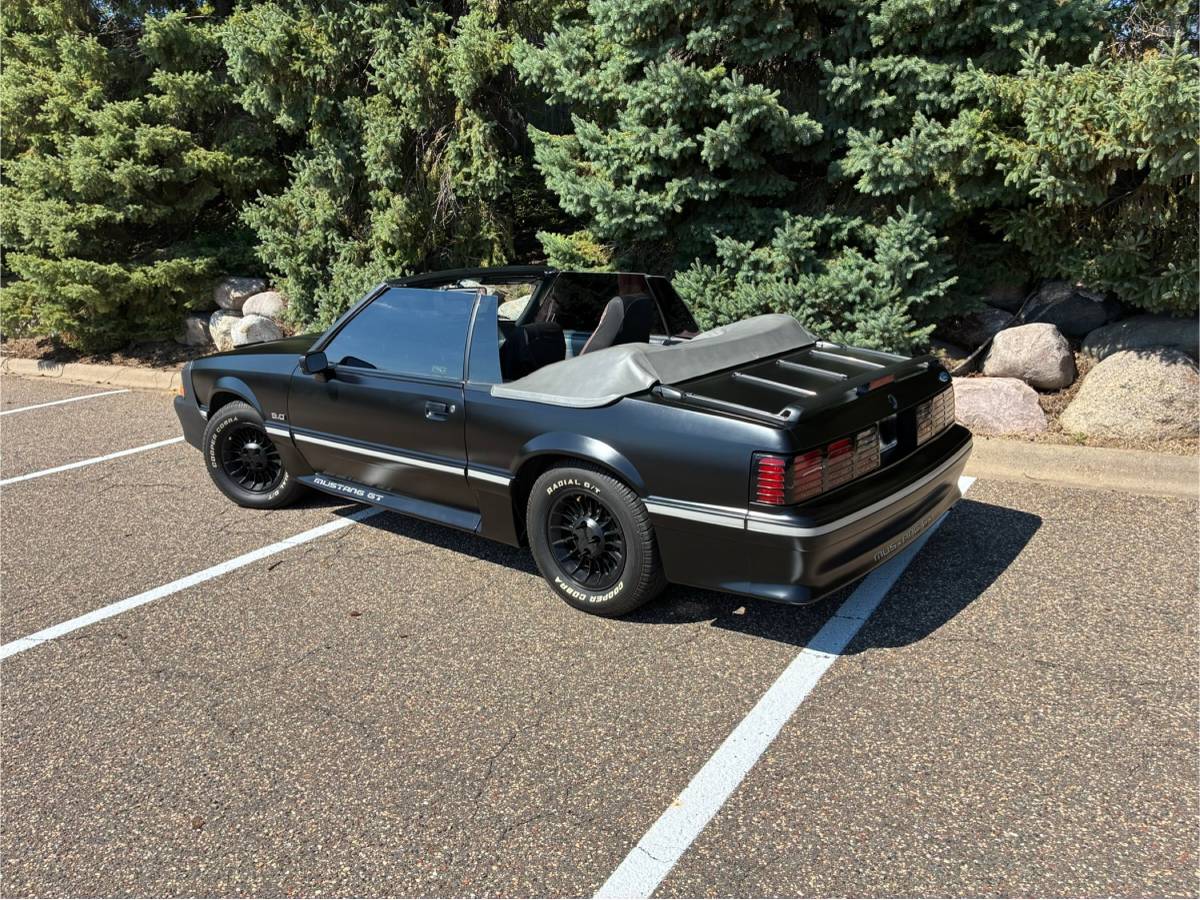 Ford-mustang-1988-black-16