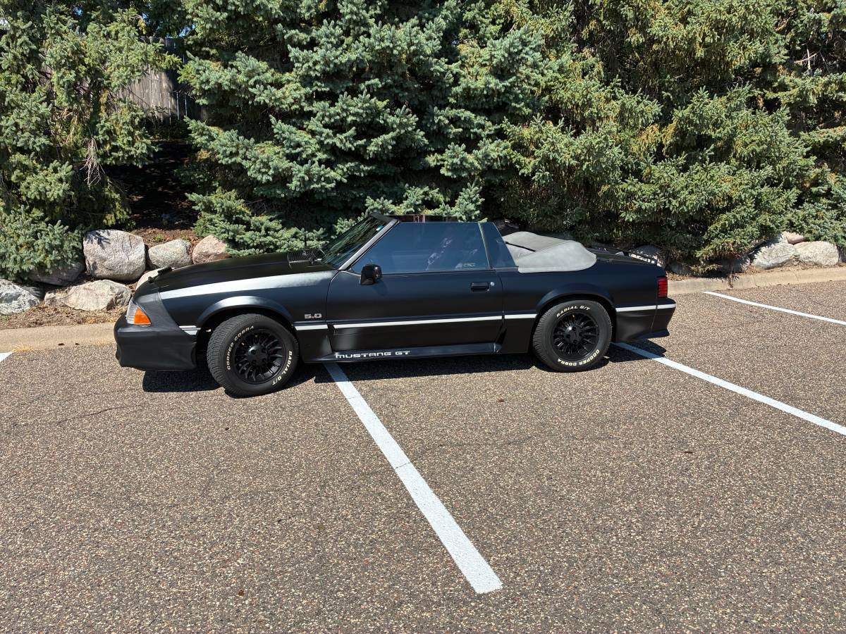 Ford-mustang-1988-black-17