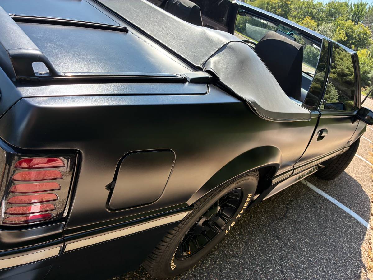 Ford-mustang-1988-black-19