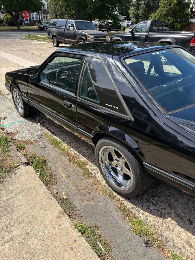 Ford-mustang-1988-black-2