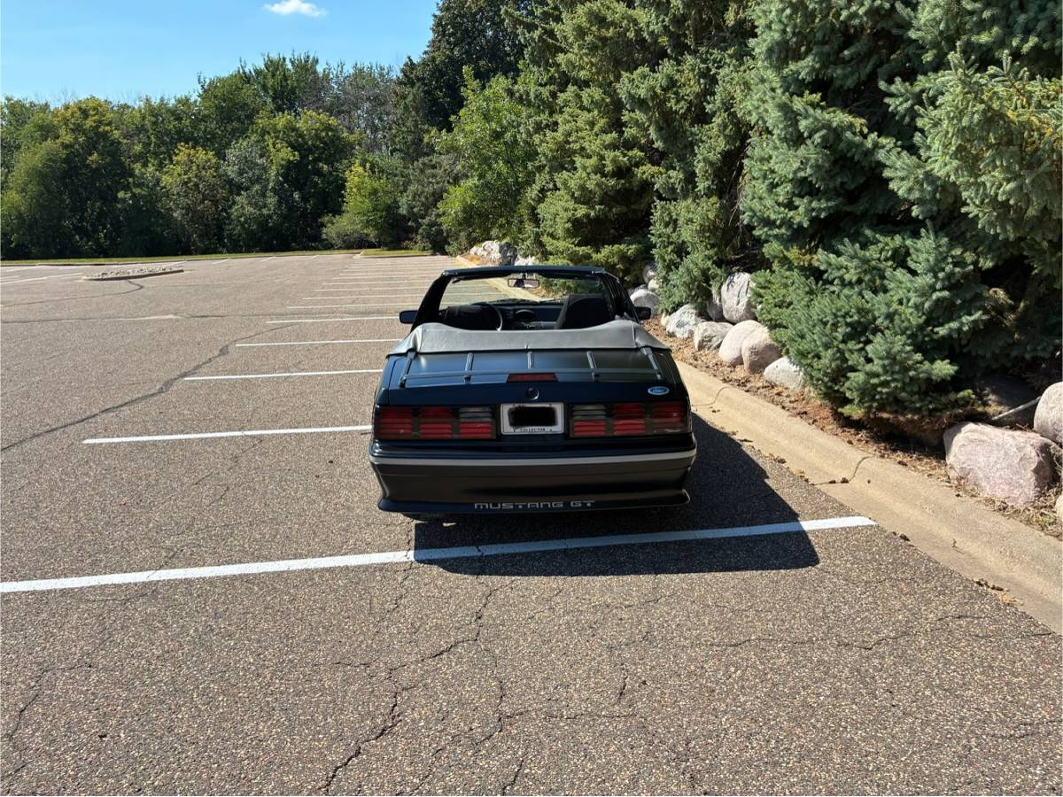 Ford-mustang-1988-black-4