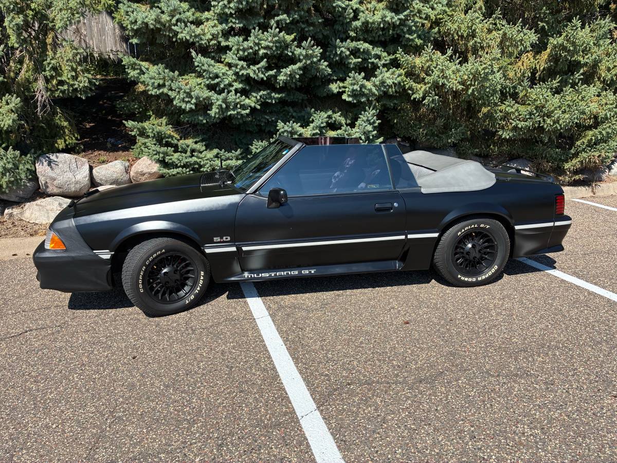 Ford-mustang-1988-black-7