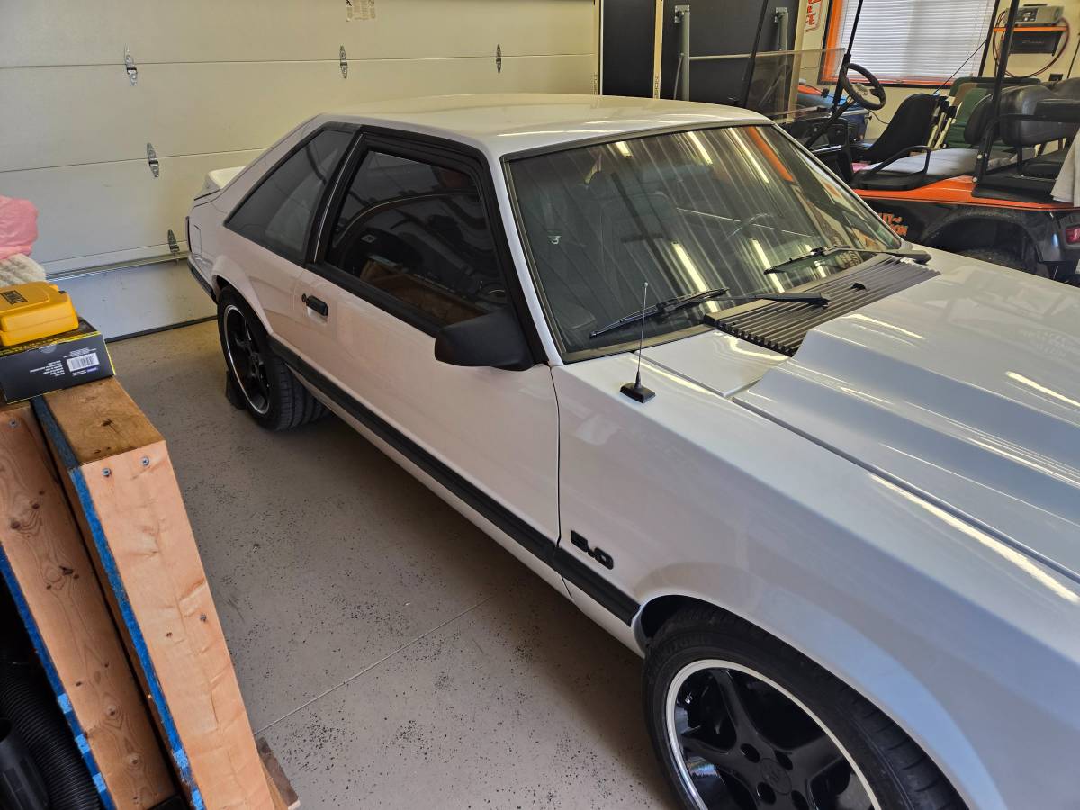 Ford-mustang-1991-white-1