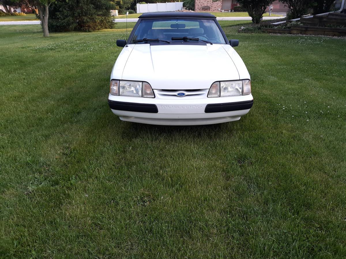 Ford-mustang-1991-white-1