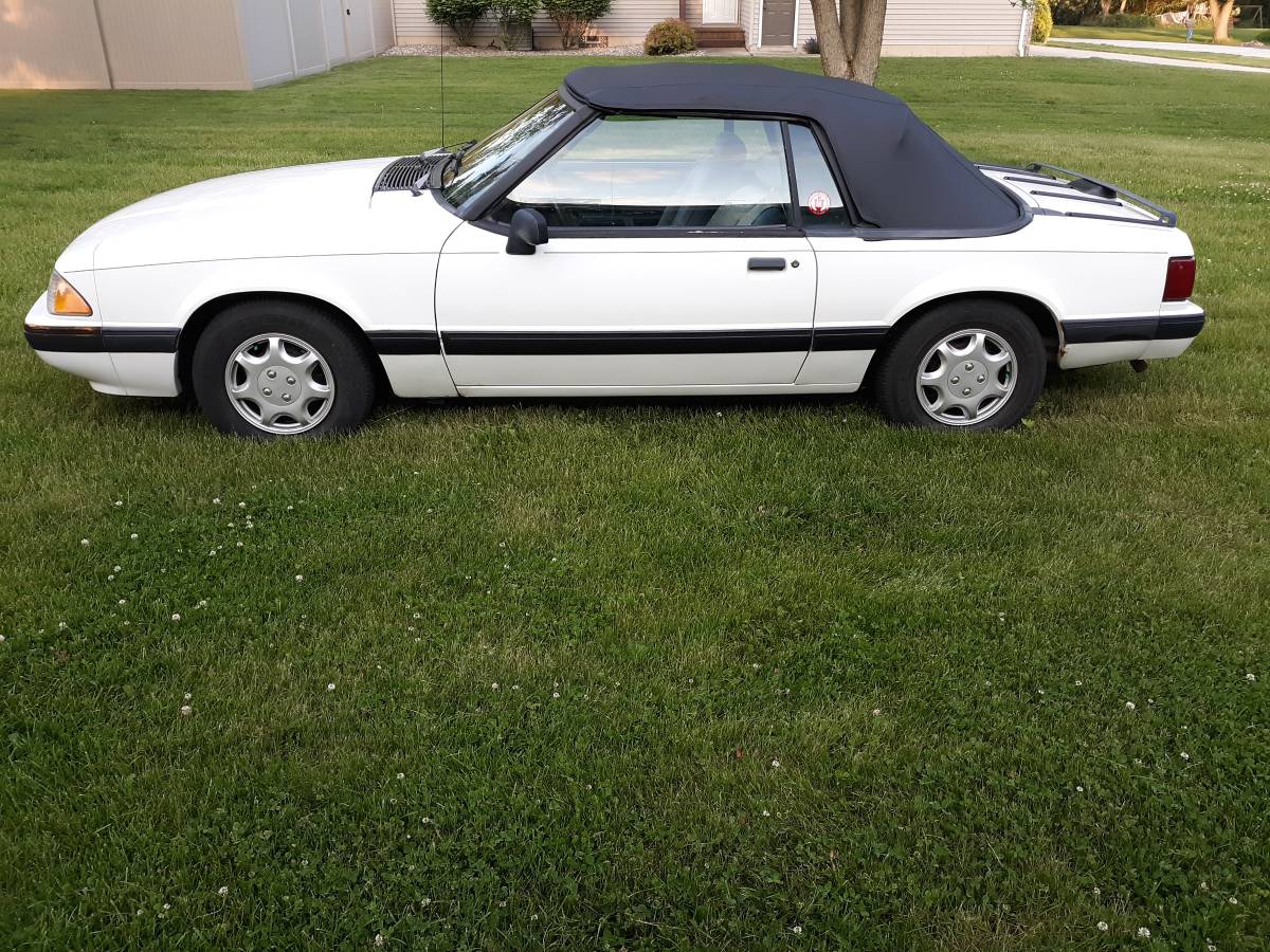 Ford-mustang-1991-white-2
